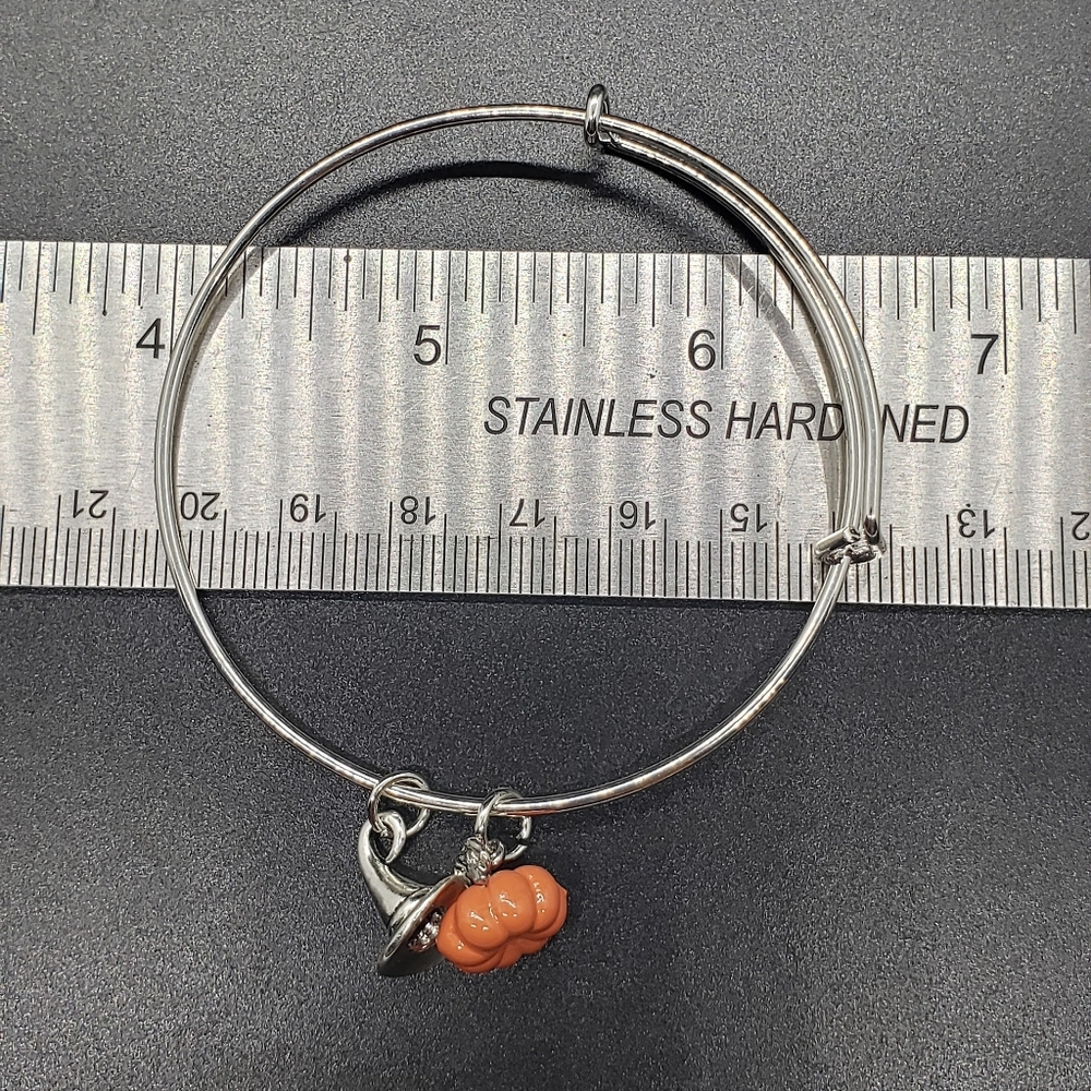 Pumpkin & Witch's Hat Halloween Bracelet - Picture 3 of 3